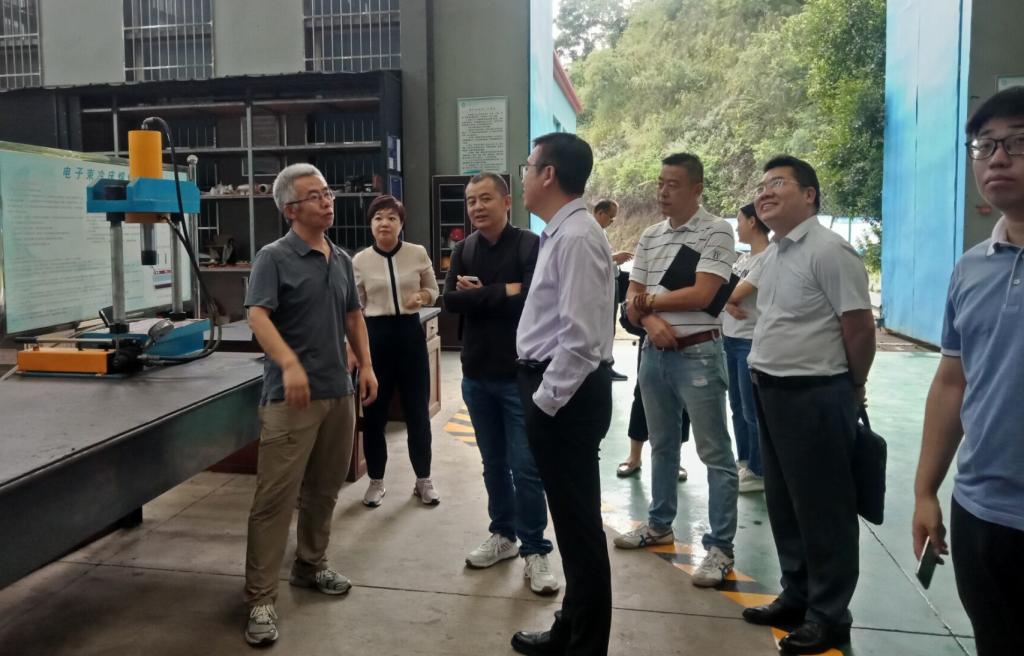 氫陽(yáng)能源研究院一行來攀枝花學(xué)院考察交流.jpg