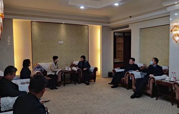 臺(tái)前縣長李志華帶領(lǐng)團(tuán)隊(duì)赴北京與中國氫能有限公司對(duì)接合作項(xiàng)目.jpg 臺(tái)前縣長李志華帶領(lǐng)團(tuán)隊(duì)赴北京與中國氫能有限公司對(duì)接合作項(xiàng)目.jpg