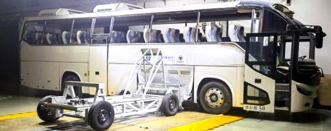 歐輝氫燃料客車通過國內首次碰撞試驗,“護奧”實力贏得了央視的贊許!.jpg 歐輝氫燃料客車通過國內首次碰撞試驗,“護奧”實力贏得了央視的贊許!.jpg