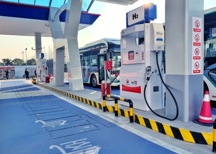 建設國際氫能谷！上海臨港新片區平霄路油氫合建站正式投運.jpg
