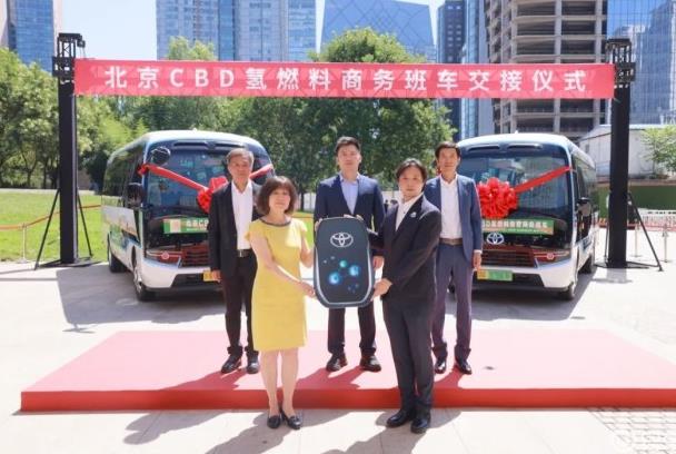 豐田氫燃料電池柯斯達成北京CBD商務班車，是冬奧會的退役車輛
