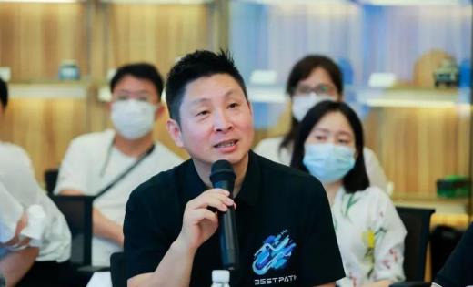 輕程物聯網總經理劉可飛在活動現場進行發言 輕程物聯網總經理劉可飛在活動現場進行發言