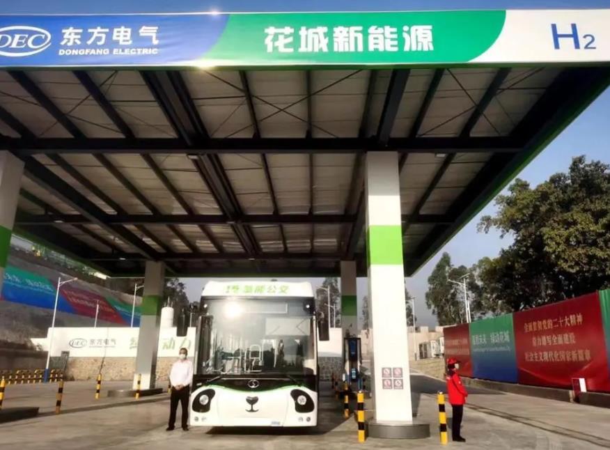 氫能公交車上線!攀枝花市首批10輛氫能公交車投運(yùn).jpg 氫能公交車上線!攀枝花市首批10輛氫能公交車投運(yùn).jpg