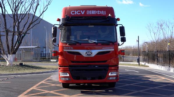 飛馳科技聯(lián)合國汽智聯(lián)發(fā)布國內(nèi)首臺L4級自動駕駛氫燃料電池重卡.jpg