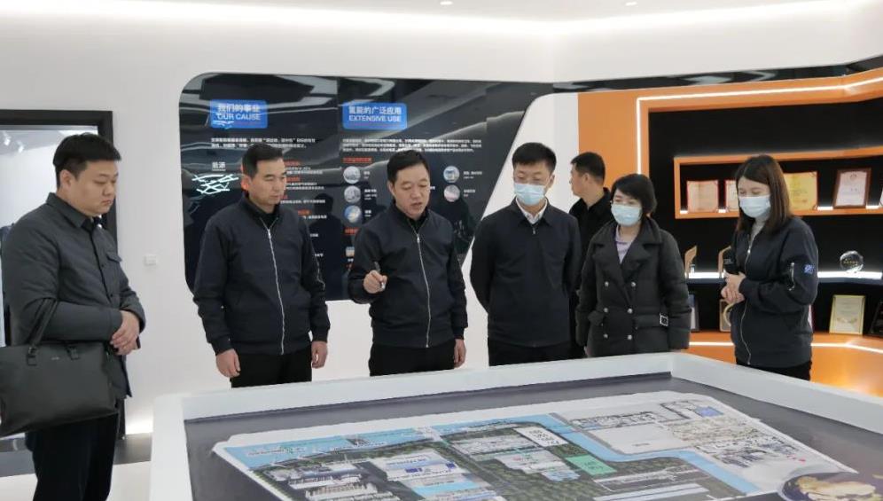 盤(pán)錦市盤(pán)山縣縣長(zhǎng)劉鵬飛一行考察上海驥翀.jpg 盤(pán)錦市盤(pán)山縣縣長(zhǎng)劉鵬飛一行考察上海驥翀.jpg