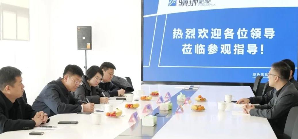 盤(pán)錦市盤(pán)山縣縣長(zhǎng)劉鵬飛一行考察上海驥翀.jpg 盤(pán)錦市盤(pán)山縣縣長(zhǎng)劉鵬飛一行考察上海驥翀.jpg