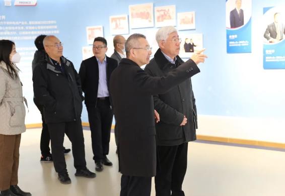 中國國際經濟交流中心副理事長韓永文一行到新源動力調研工作.jpg 中國國際經濟交流中心副理事長韓永文一行到新源動力調研工作.jpg