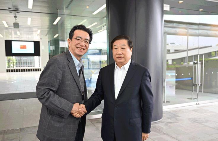 譚旭光帶領(lǐng)濰柴技術(shù)專家團(tuán)隊參觀了豐田氫燃料電池生產(chǎn)線.jpg 譚旭光帶領(lǐng)濰柴技術(shù)專家團(tuán)隊參觀了豐田氫燃料電池生產(chǎn)線.jpg