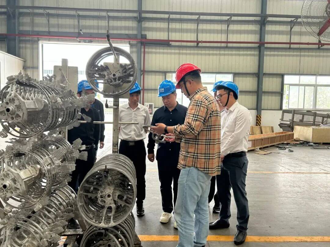 滿電未來獲荊州政府領(lǐng)導(dǎo)高度重視.jpg 滿電未來獲荊州政府領(lǐng)導(dǎo)高度重視.jpg