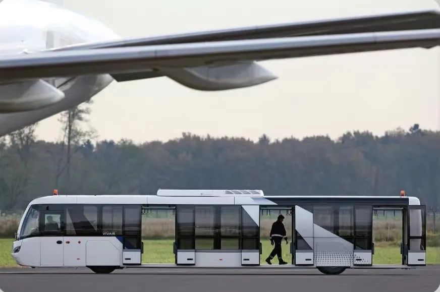 進軍歐洲市場!億華通與TAM強強聯手推出氫燃料電池機場擺渡車-1.jpg