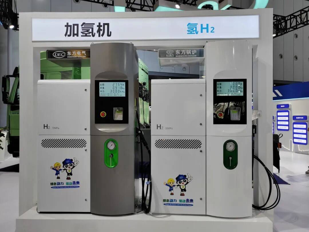 東方電氣子公司研發(fā)的新款加氫機.jpg
