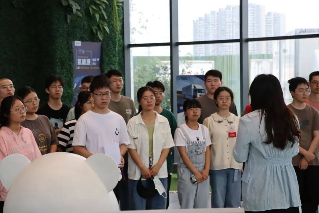 鄭州大學材料學院師生走進氫沄新能源參觀交流-1.jpg