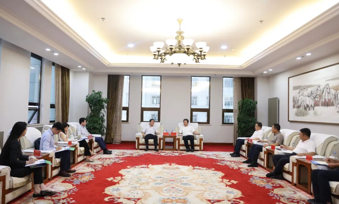 一派氫能陪同日本工程院外籍院士巨東英與鄂爾多斯市多地領導會面.jpeg
